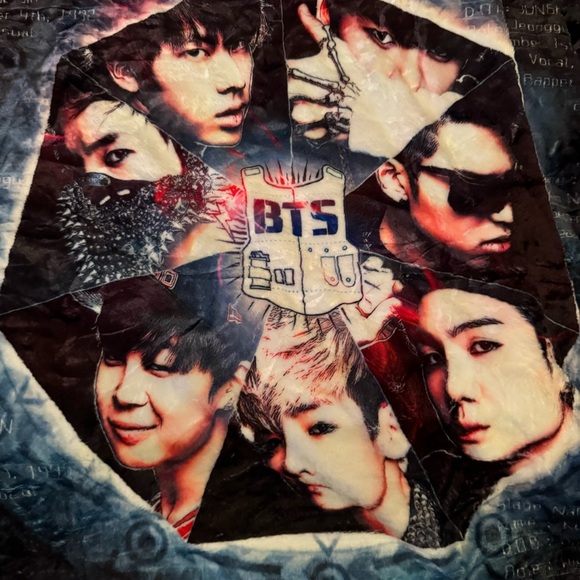 BTS THROW BLANKET - Picture 1 of 9